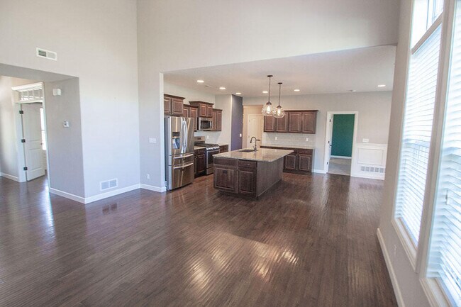 Building Photo - 7407 Pemberton Dr
