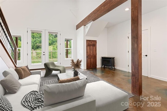 Building Photo - "Charming 1-Bedroom Retreat in Candler - Cozy 650 Sq Ft Haven!"