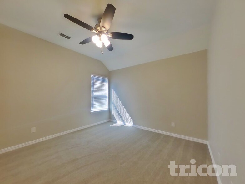 Building Photo - 8757 Royalwood Dr