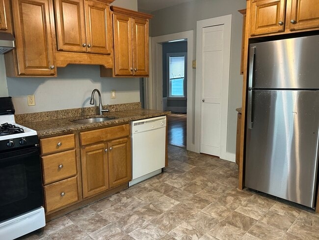 Primary Photo - 82 Conwell Ave