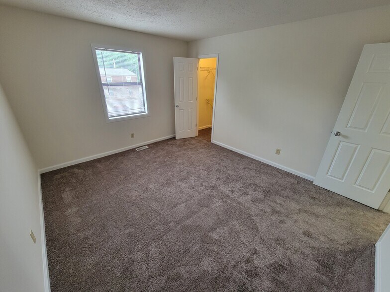 Building Photo - 21 Country Elm Mnr