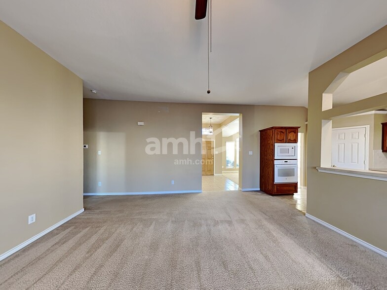 Building Photo - 2710 Beacon Hill Dr