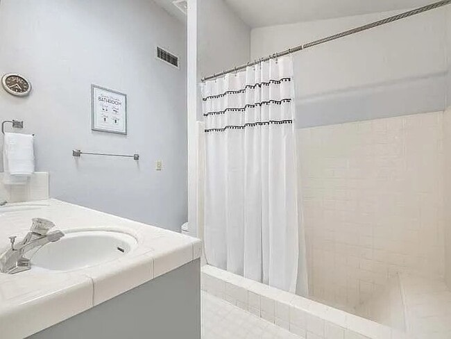 Building Photo - 178 N Magnolia Ave