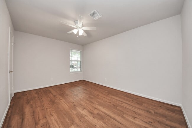 Building Photo - 6034 John Dreaper Dr