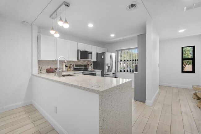 Building Photo - 8436 Cypress Ln
