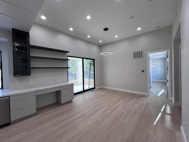 Building Photo - 18530 Marshall Ln