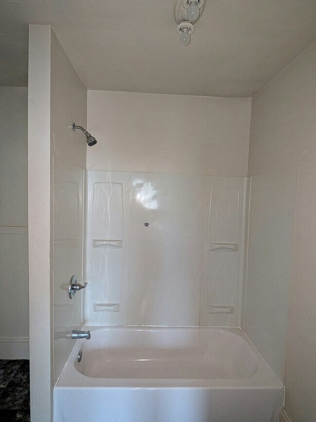 Building Photo - 1187 E 61st St