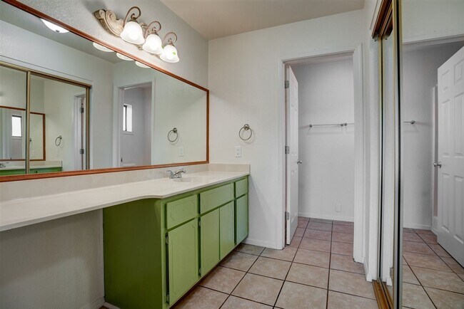 Building Photo - 7930 E Larkspur Ln