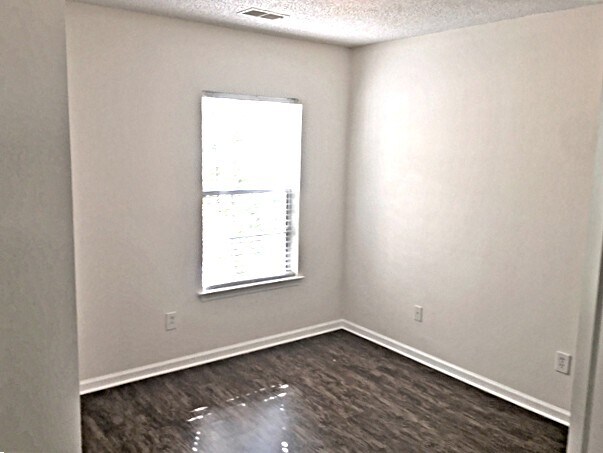 Building Photo - 530 Beverly Dr