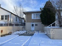 Building Photo - 272 W Cedar St