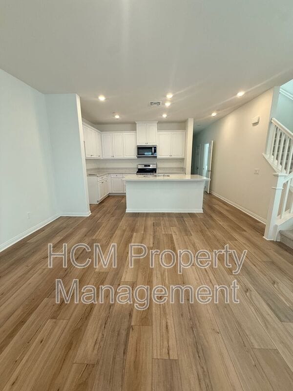 Building Photo - 4254 S Hermosa Paseo