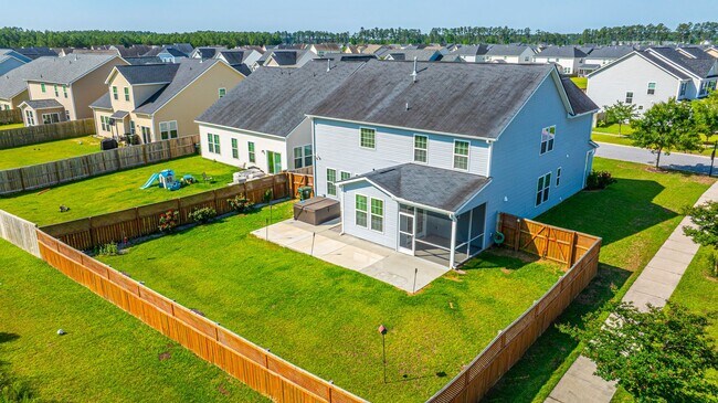 Building Photo - 201 Bigleaf Ct