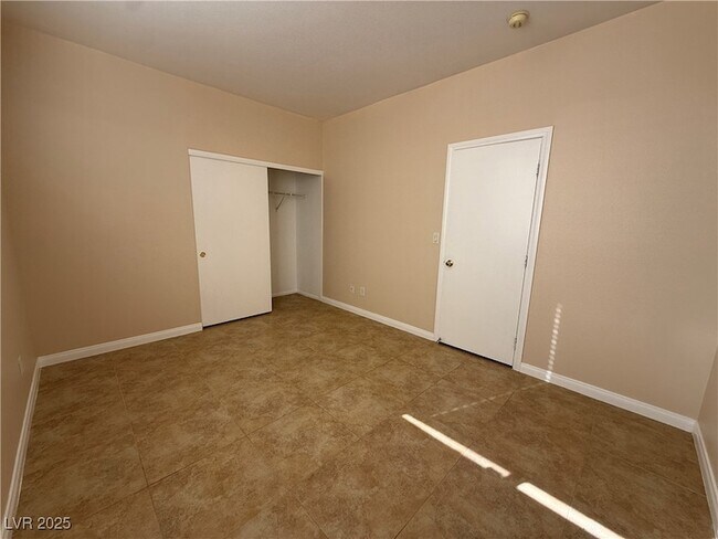 Building Photo - 9950 Shadow Grove Ave