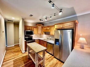 Building Photo - 1421 Peachtree St NE