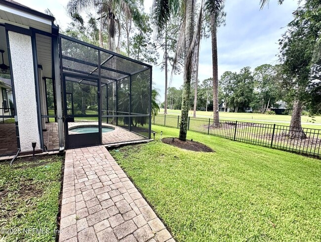 Building Photo - 1672 Pinecrest Dr