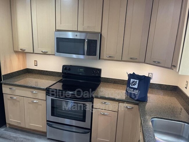 Building Photo - 1420 Sherman Ave