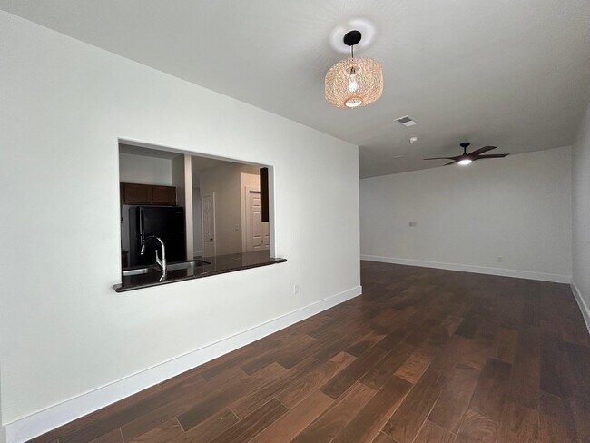 Building Photo - 2445 Monarch Dr