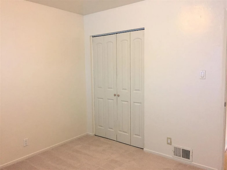 Building Photo - 272 Tradewinds Ct