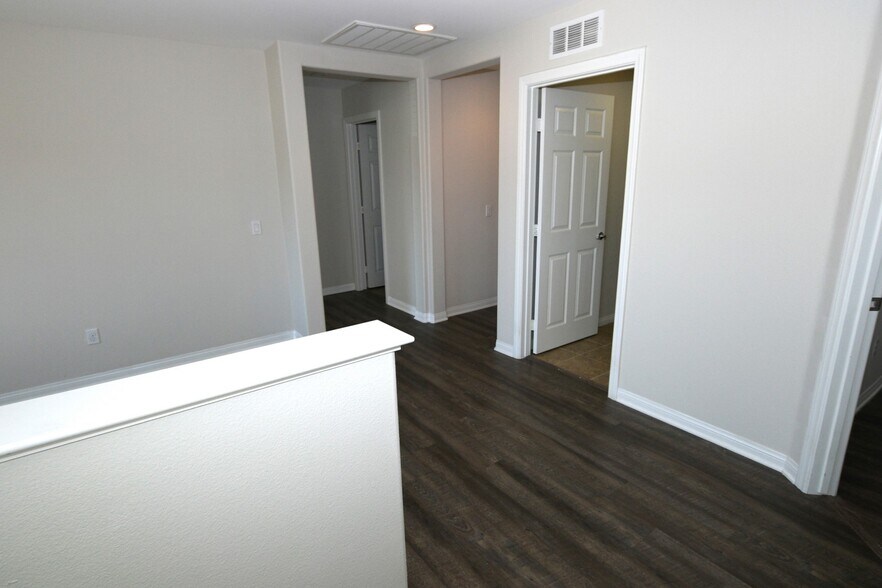 Building Photo - 13373 Shoreham Dr