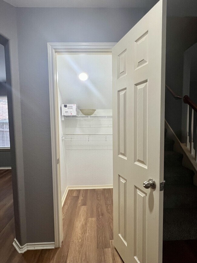 Building Photo - 9411 Rainbow Creek