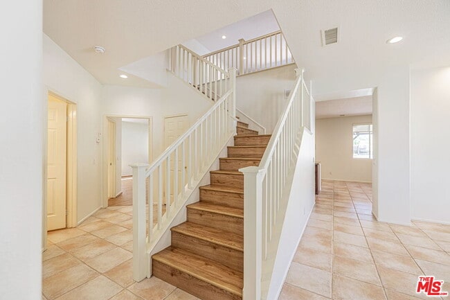 Building Photo - 25755 Hood Way