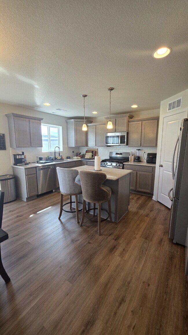 Building Photo - Beautiful 4BR 2.5 bath Home in Bradley Heights near Military bases