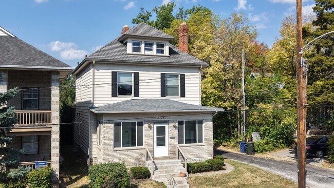 Primary Photo - 2173 Indianola Ave