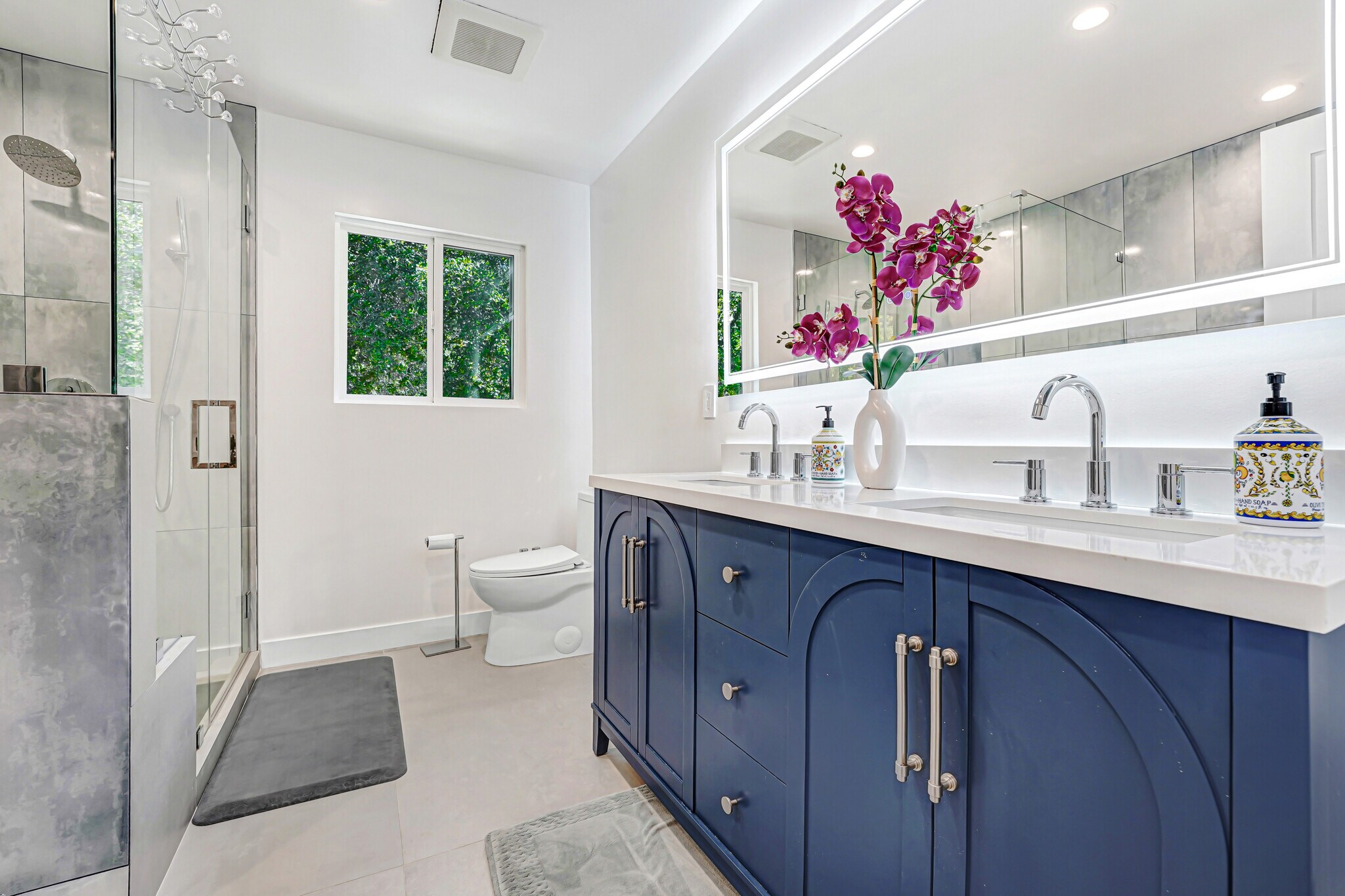 Building Photo - 4611 Louise Ave