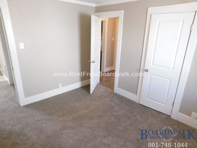 Building Photo - Fantastic SLC home!
