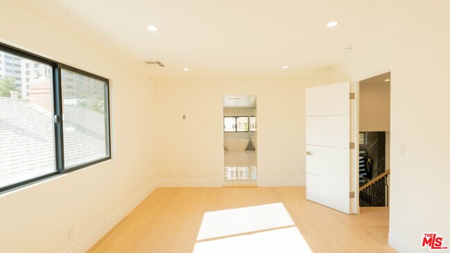 Building Photo - 10520 Ashton Ave