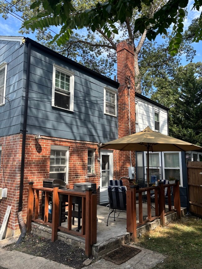 Building Photo - 2207 Farrington Ave