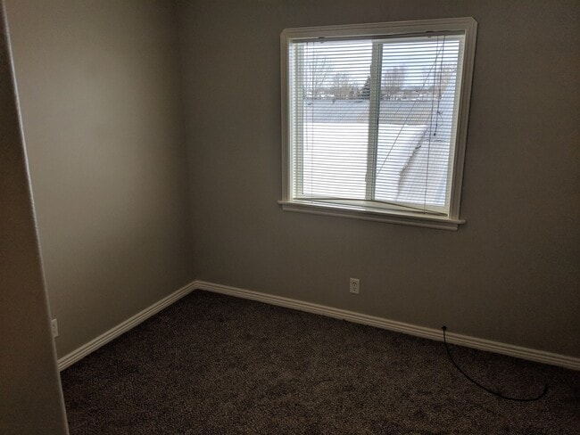 Building Photo - 2 Bed 1 Bath Delmar Condo in Sugar City!