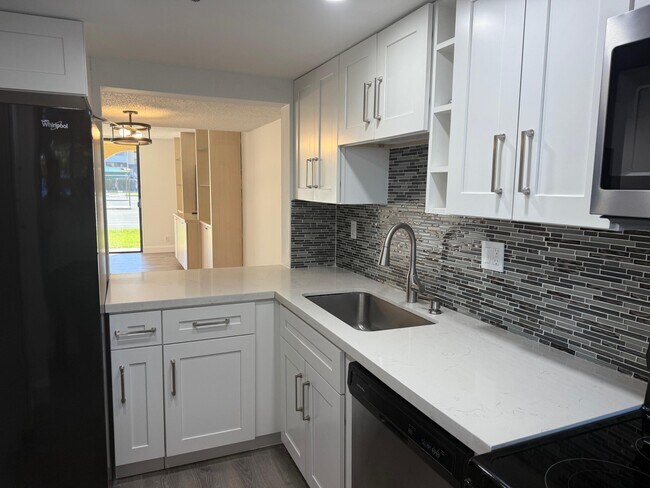 Building Photo - 2786 Tennis Club Dr