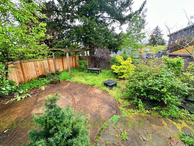 Building Photo - 3-bedroom, 2.5-bathroom Craftsman house in...