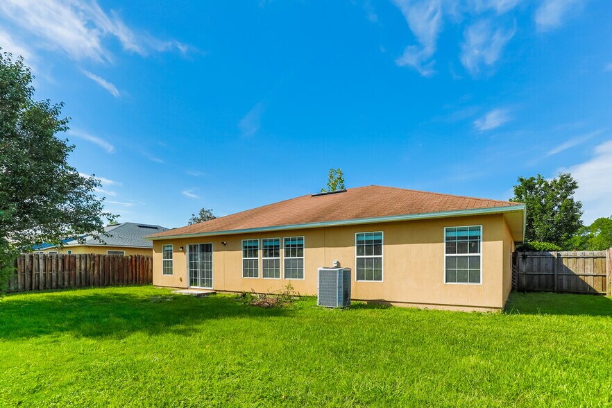Building Photo - 2285 Brian Lakes Dr E
