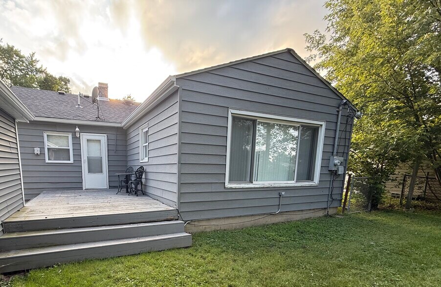 Back deck - 10 Walnut Pky