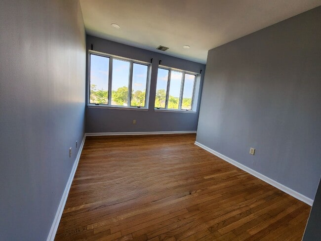 Building Photo - Live in the heart of Tenafly New Jersey