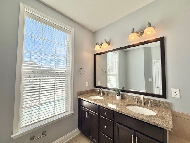 Building Photo - 10321 Sablewood Dr