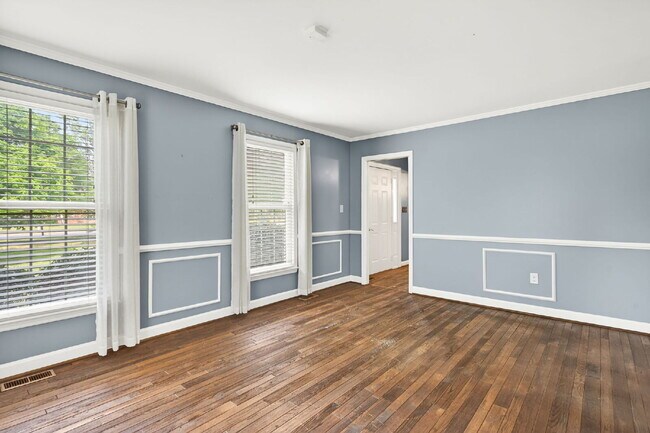 Building Photo - 636 N Wilkinson Dr