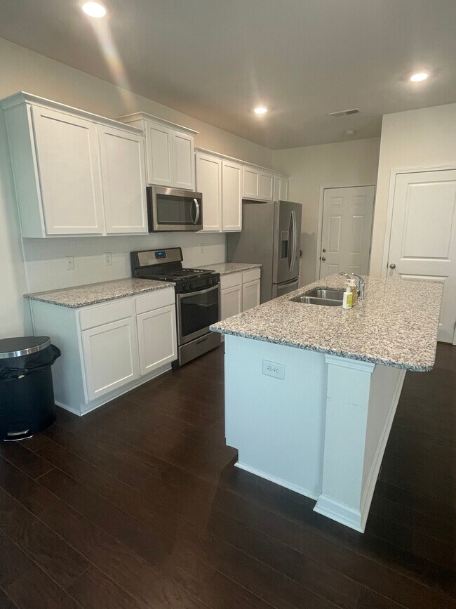 Building Photo - 206 Wanderlust Ct