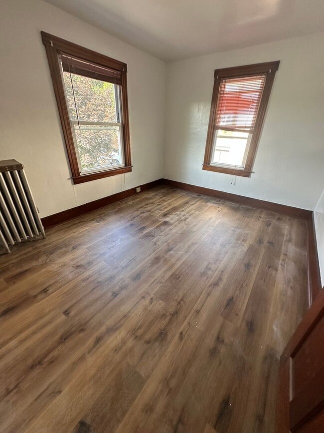 Building Photo - Large Newly Renovated 3 Bed/1 Bath Single ...