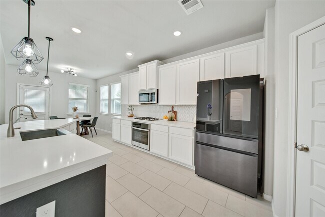 Building Photo - 7735 Wright Wood Dr