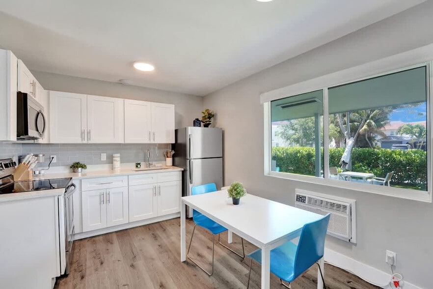 Building Photo - 3204 NE 9th St