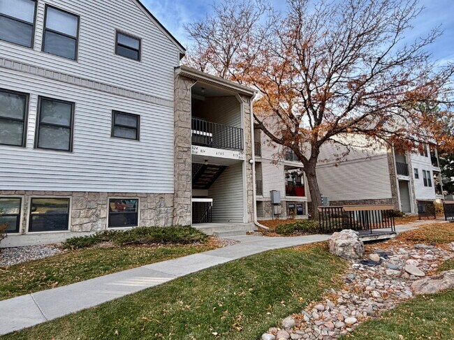 Building Photo - 50% OFF your 1st Month's Rent!!  Garden-Level Condo Featuring 1bd/1ba in Desirable Stoney Creek C...
