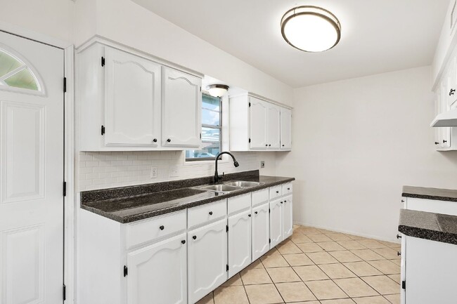 Building Photo - 202 N 41st St