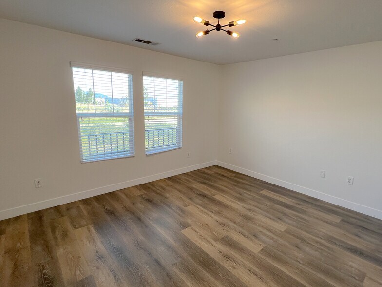 Building Photo - 16710 Nicklaus Dr