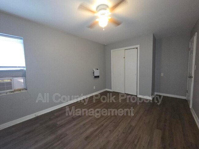 Building Photo - 936 E Lime St