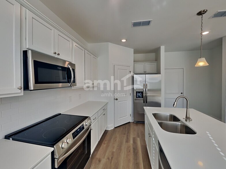 Building Photo - 205 Argea Dr