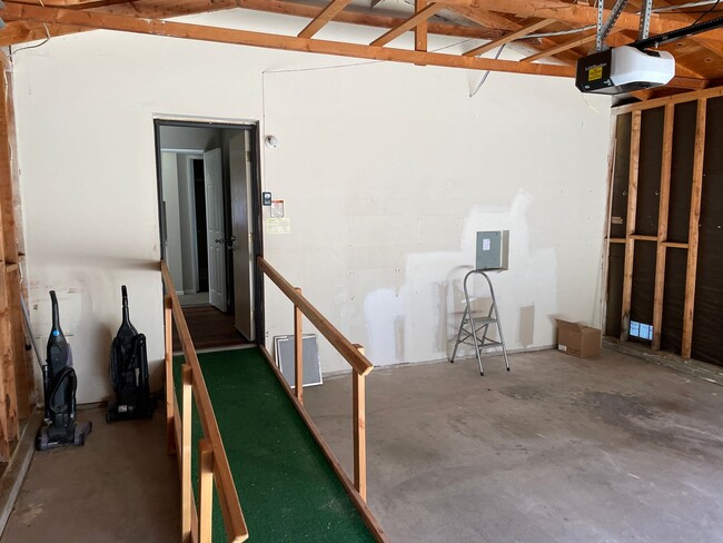 Building Photo - 4471 Garnet Ln
