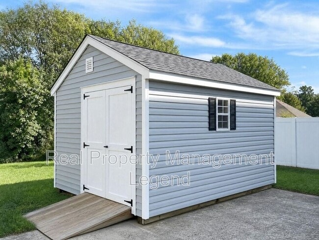 Building Photo - 409 La Salle Dr